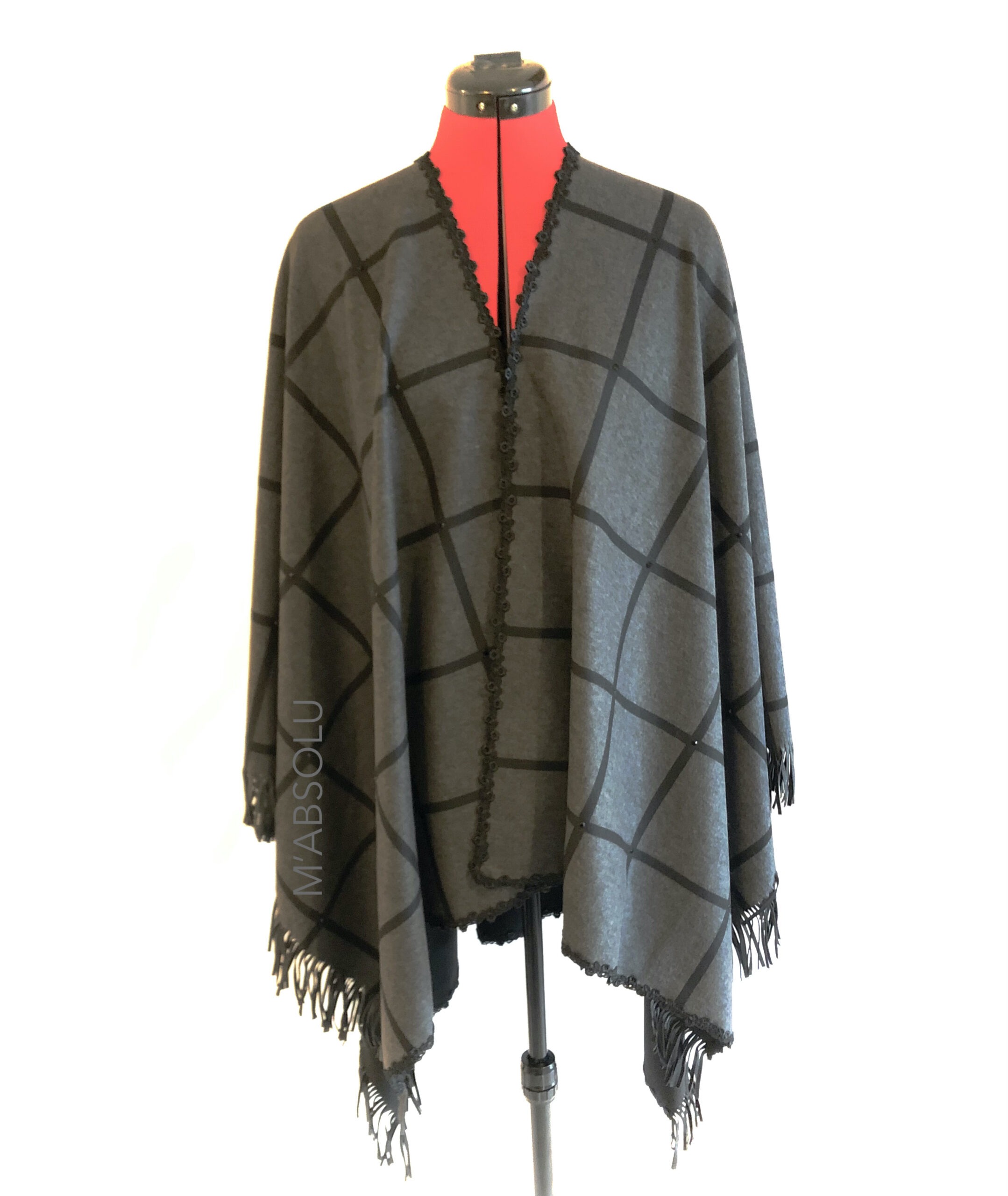 PONCHO LAINE « ESMÉE » GRIS & NOIR À CARREAUX AVEC FRANGE ET STRASS